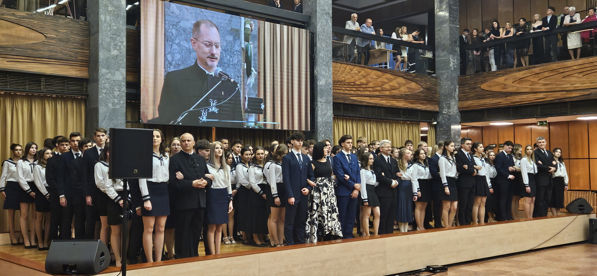 Meghittség, közösség és ünnepi pillanatok - szalagavató ünnepség iskolánkban