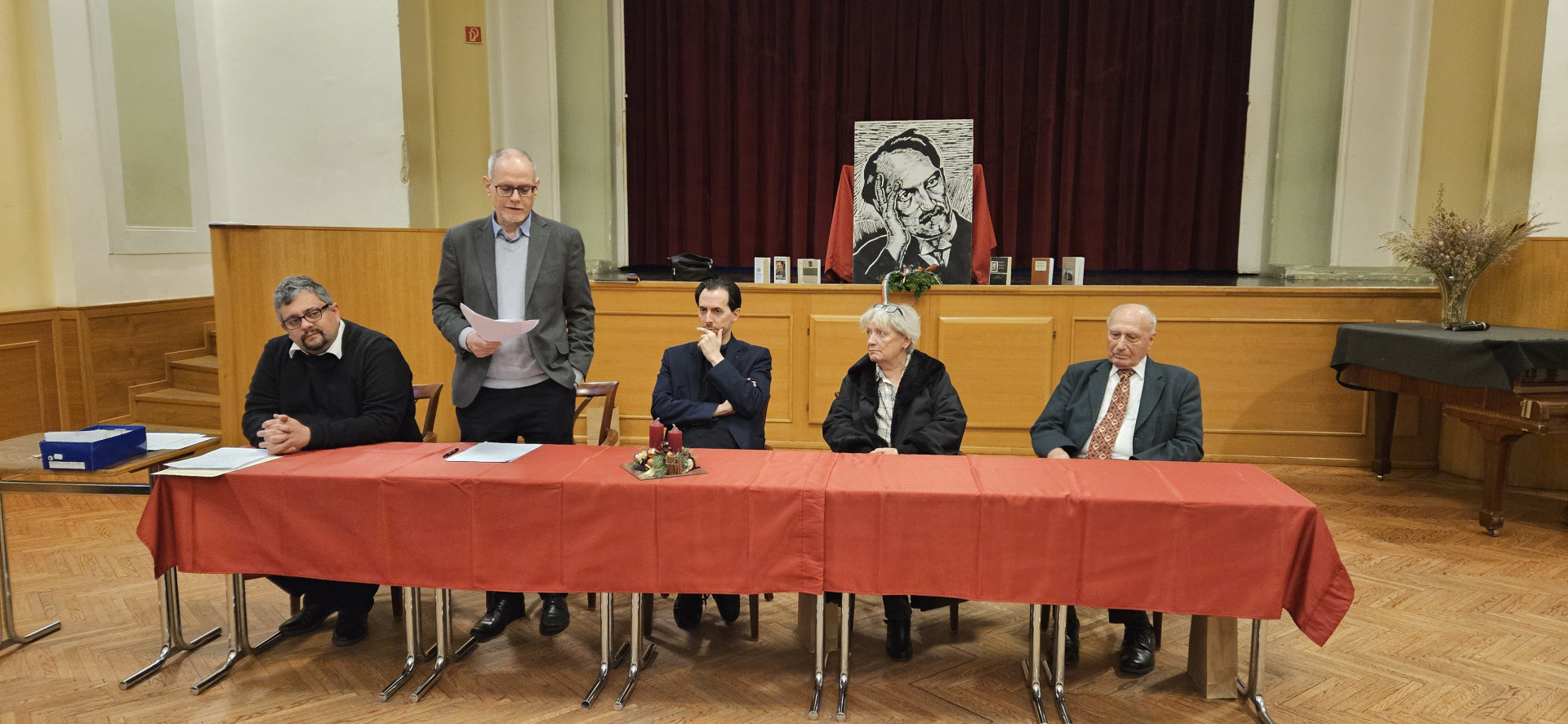 "Tudod hogy érted történnek mindenek - mit busulsz?" (Babits Mihály)