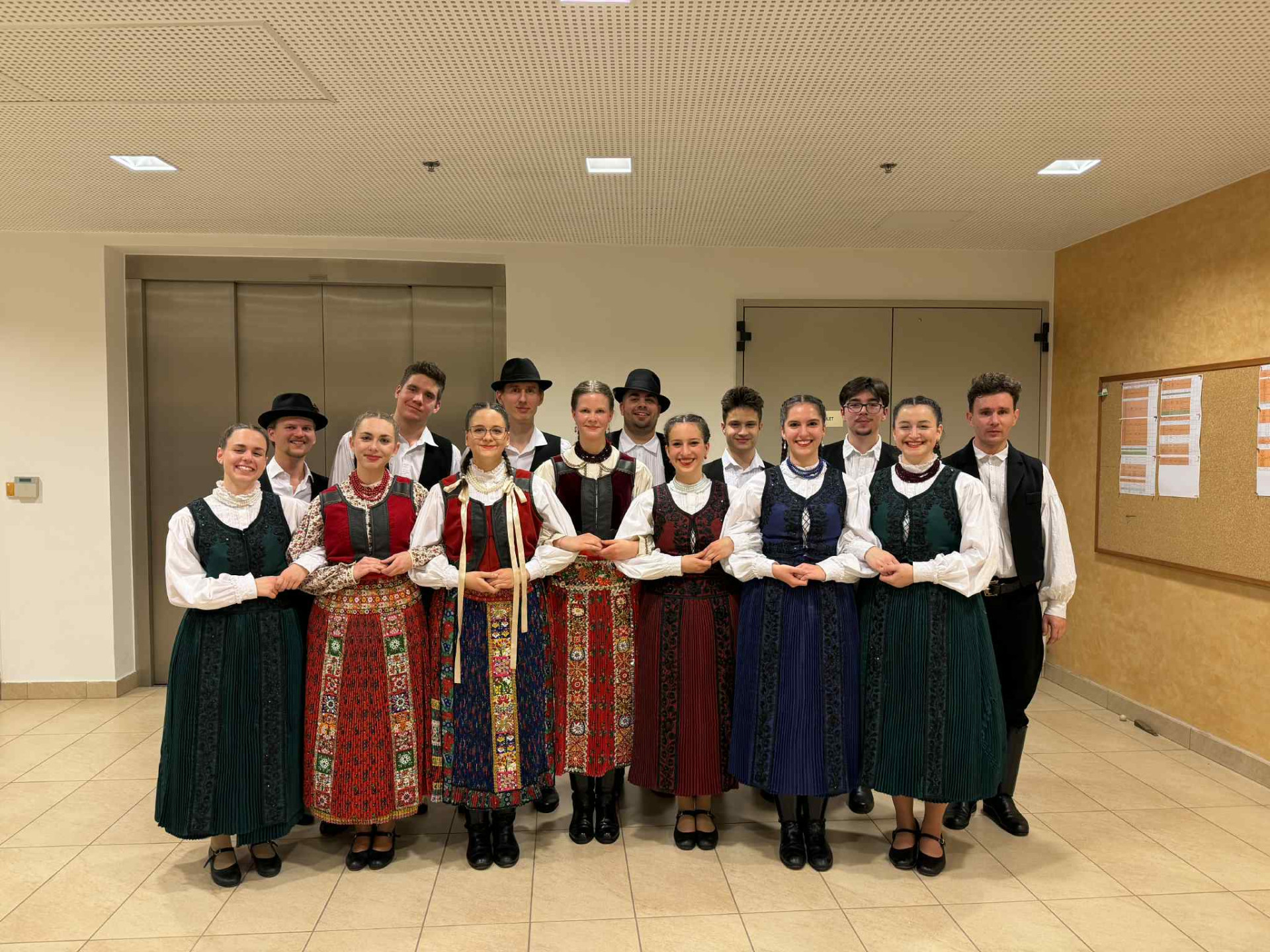 A Magura Néptáncegyüttes ünnepi előadása a Kodály Központban