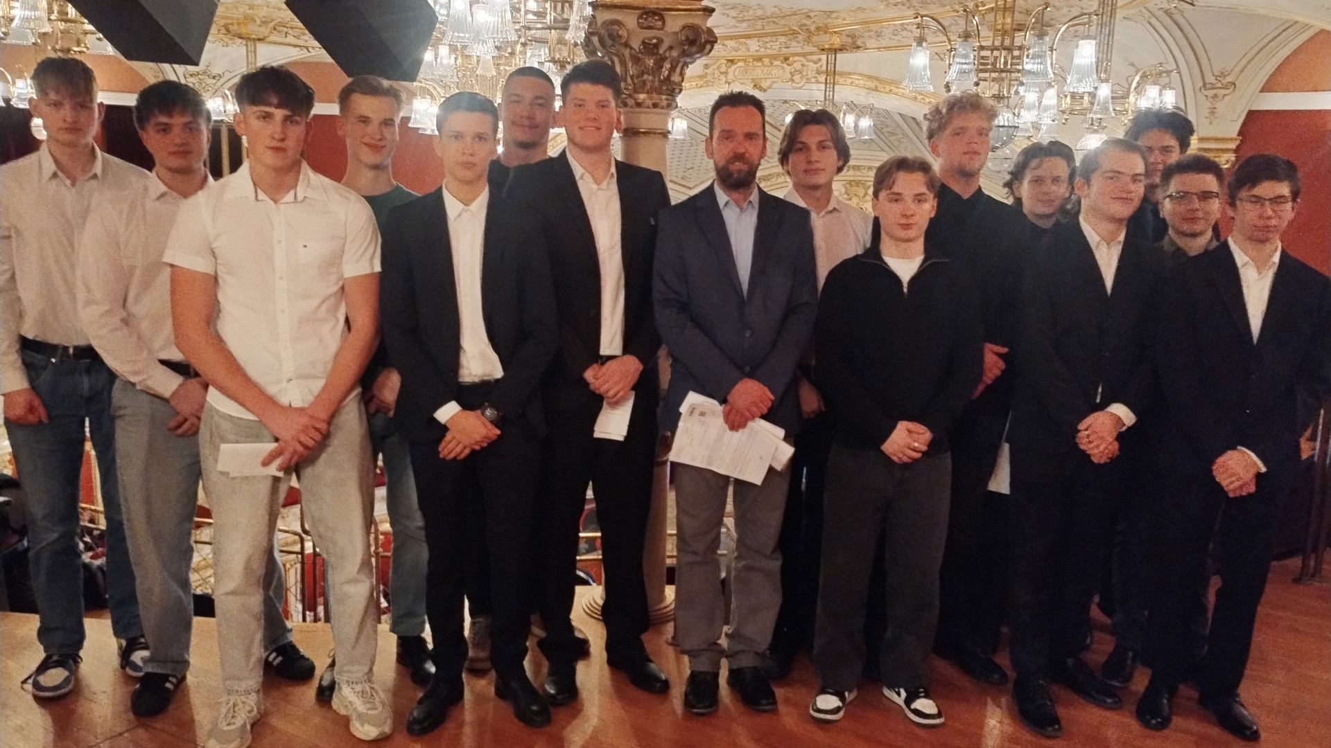 Végzős kollégistáink színházban jártak