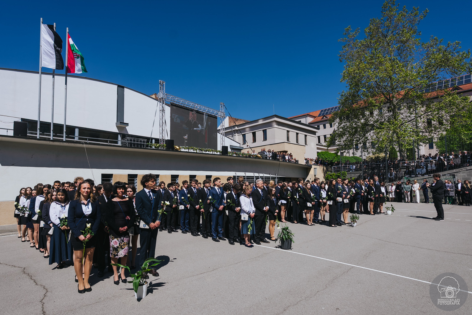 "De ti ne féljetek a jövőtől, ne aggódjatok miatta!" (Ézsaiás 44: 8)