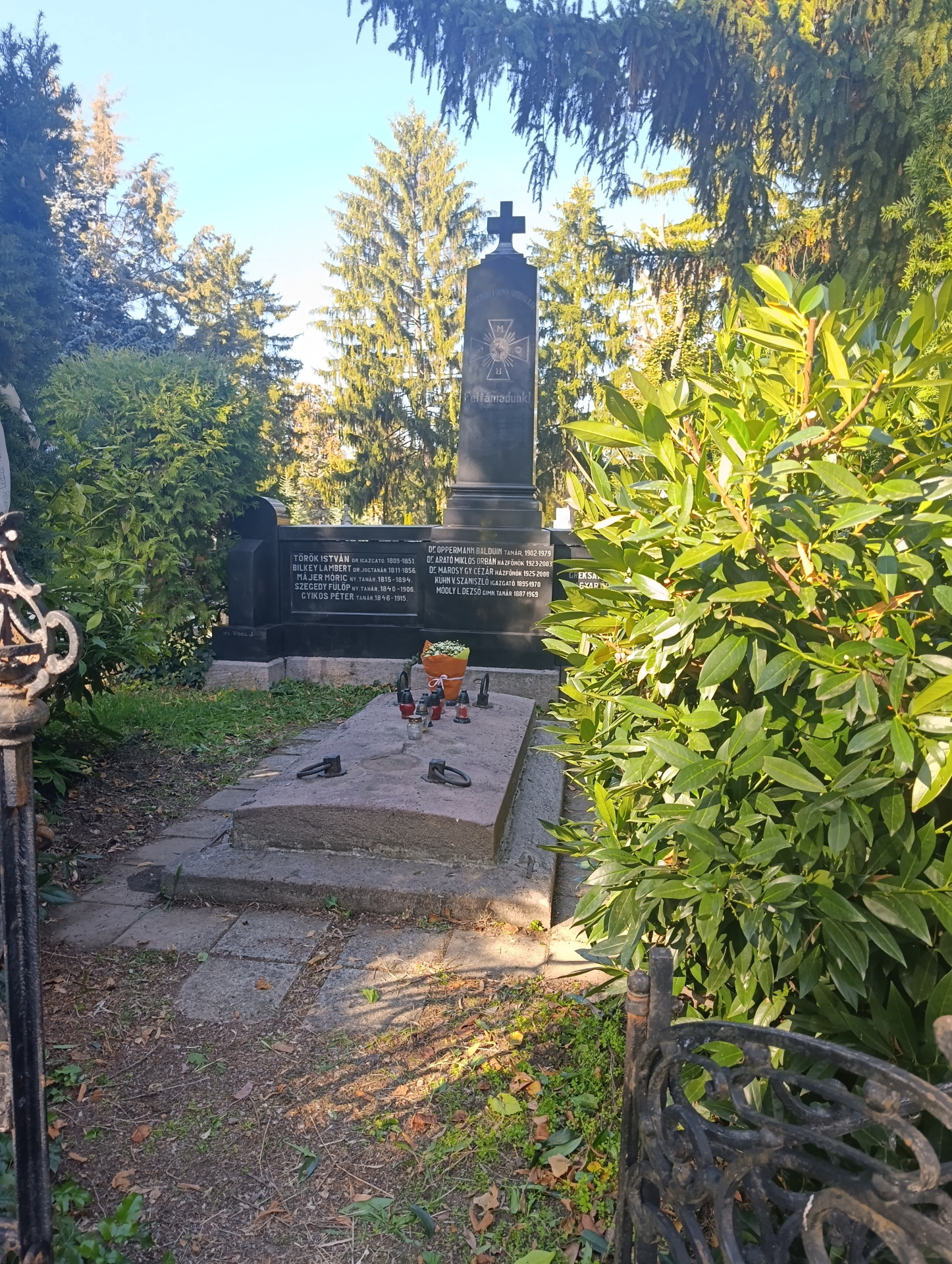Emlékezés és gondoskodás
